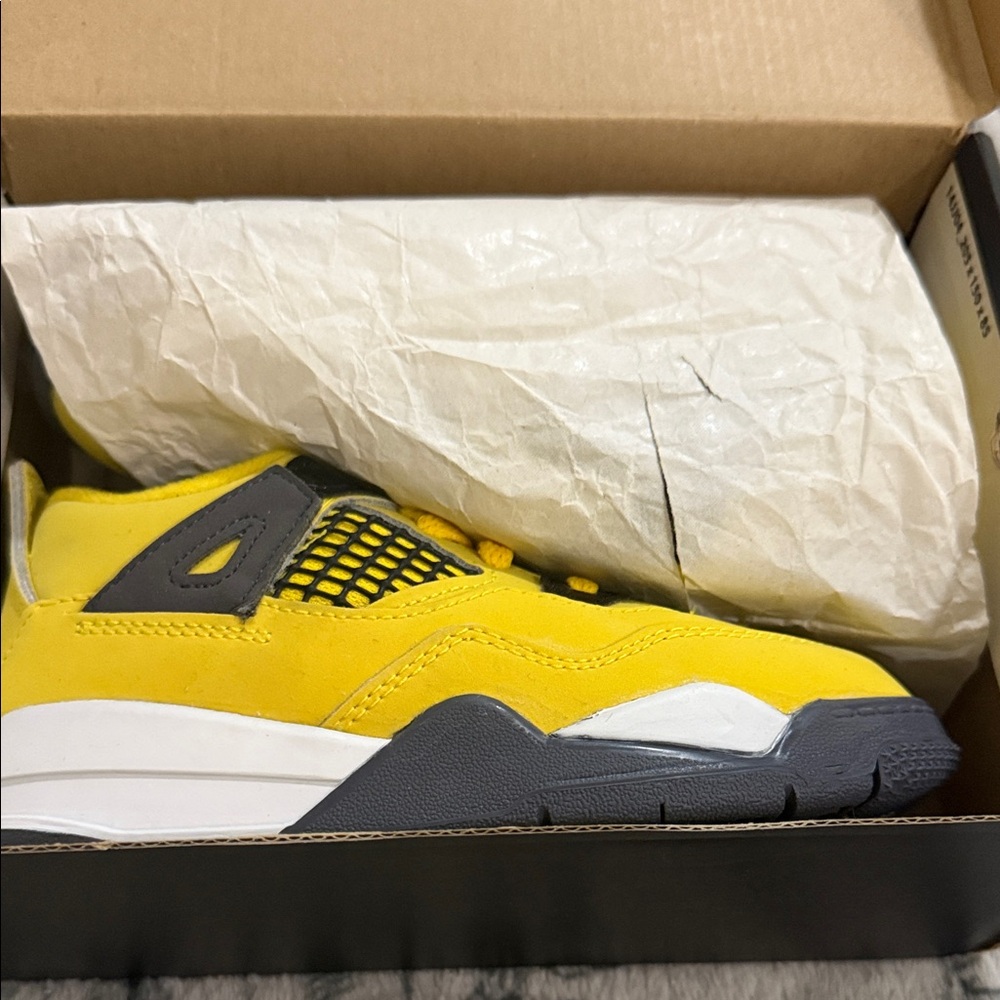 Jordan Retro 4 Kids Sneakers in Yellow and Gray